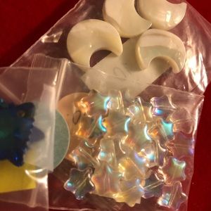 🌙(4)Ivory moons ⭐️(1) Blue glass star ✨(10+) Iridescent mini stars